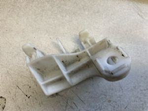 Toyota Crown GRS202 Rear Bumper Upper Retainer LR