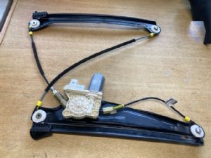 BMW 7 Series E65/E66/E67/E68 2002-2008 LR Door Regulator Motor