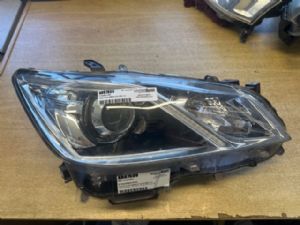 Toyota Crown AWS210 2015-2020 R Headlight (HID)