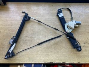 BMW 1 Series E81/E82/E87/E88 2004-2013 RF Door Regulator Motor