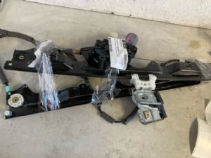 Jeep Commander XK 2006-2010 LF Door Elec Regulator