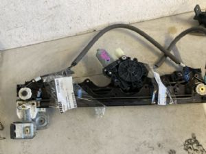 Jeep Commander XK 2006-2010 RF Door Elec Regulator