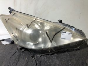 Toyota Prius V ZVW40 R Headlight