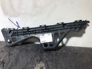 Toyota Prius V ZVW40 RR Bumper Retainer
