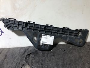 Toyota Prius V ZVW40 LR Bumper Retainer