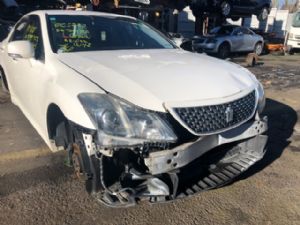 Toyota Crown GRS204