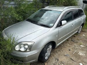 Toyota Avensis AZT255