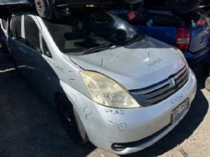Toyota Isis ANM15 2004-2017