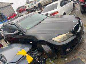 BMW 3 Series  320i E90