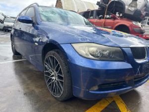 BMW 3 Series  320i E90