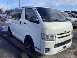 Toyota Hiace KDH201 10/06-on