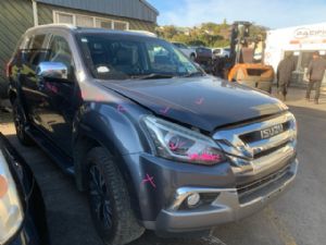 Isuzu MU-X UCS85 2017-->