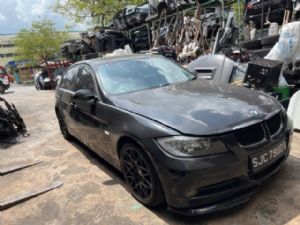 BMW 3 Series  320i E90