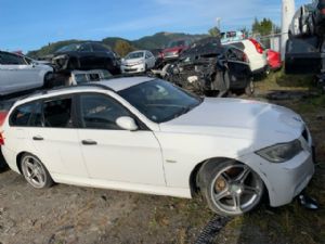 BMW 3 Series  320i E90
