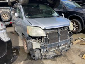 Toyota Noah/Voxy AZR60 2001-2007