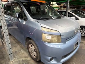 Toyota Noah/Voxy ZRR70