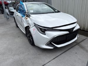 Toyota Corolla ZWE211