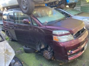 Toyota Noah/Voxy AZR60 2001-2007