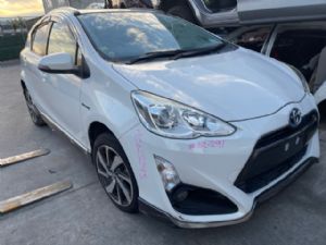 Toyota Aqua NHP10 2011-2015