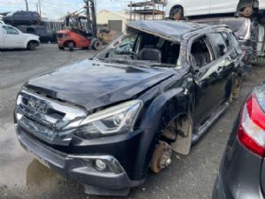 Isuzu MU-X UCS85 2017-->