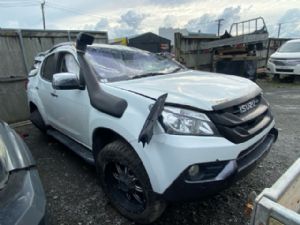 Isuzu MU-X UCS85 2017-->