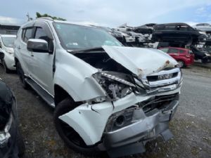 Isuzu MU-X UCS85 2017-->