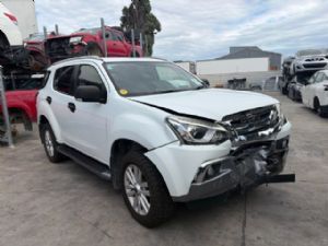 Isuzu MU-X UCS85 2017-->