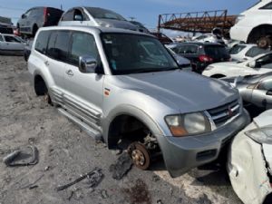 Mitsubishi Pajero V75W