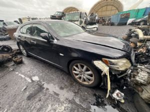 Lexus LS600H UVF45
