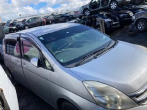 Toyota Isis ZNM10 2004-2017