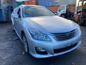 Toyota Crown GRS204