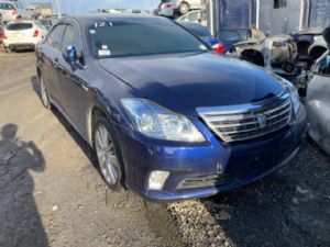Toyota Crown GRS204