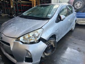 Toyota Aqua NHP10 2011-2015
