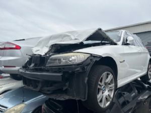 BMW 3 Series  320i E90