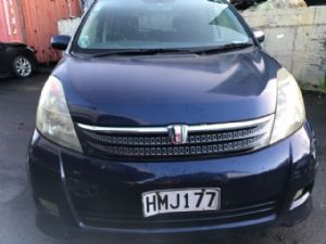 Toyota Isis ZNM10 2004-2017