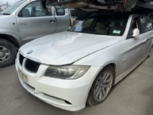 BMW 3 Series  320i E90