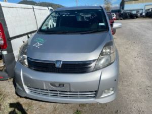 Toyota Isis ANM10 2004-2017