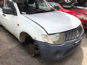 Mitsubishi Triton KB8 4wd