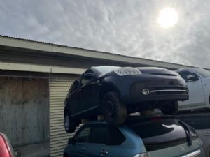 Mazda Verisa DC 2WD 01/04 on