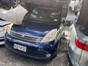 Toyota Isis ANM15 2004-2017
