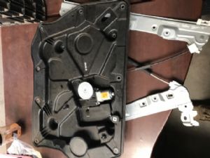 Renault Koleos HY 2006-2016 LF Door Elec Regulator