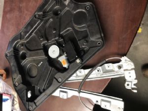 Renault Koleos HY 2006-2016 RF Door Elec Regulator