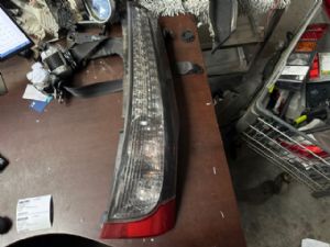 Mitsubishi Grandis NA4W R Tail Light