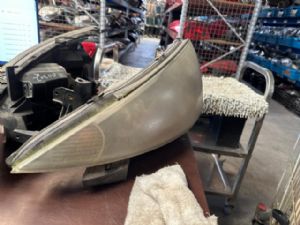 Mitsubishi Grandis NA4W L Headlight