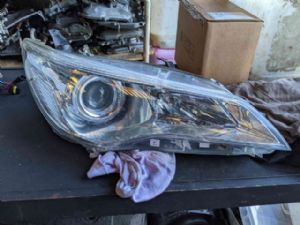 Toyota Camry AVV50 R Headlight