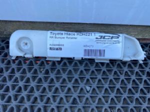 Toyota Hiace KDH221 10/06-on RR Bumper Retainer
