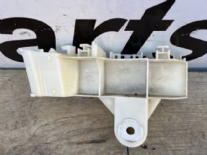 Toyota Corolla NKE165 12-Present R Tail Light Retainer