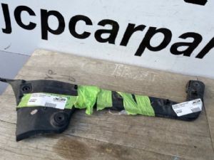 Holden Caprice WM RR Bumper Retainer