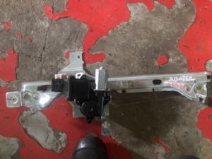Peugeot 5008 2009 - 2016 LR Door Regulator Motor