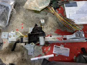 Peugeot 5008 2009 - 2016 RR Door Regulator Motor